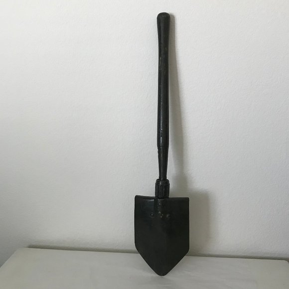 Portable Military Surplus Folding Spade - Picture 12 of 16